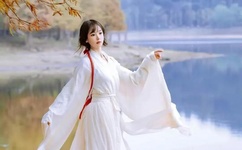 边走边撞水流了一地的水